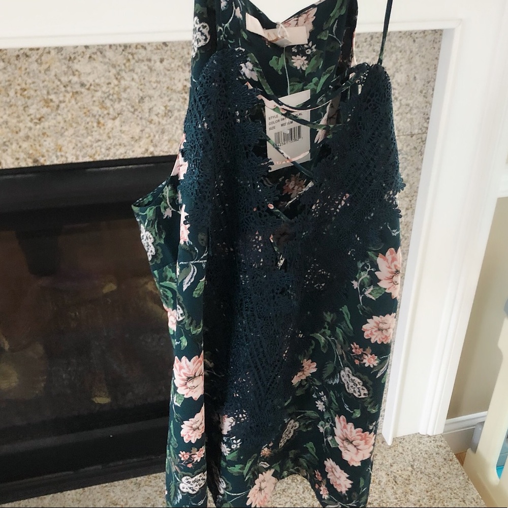 NWT Wayf Posie Lace Strappy Criss-Cross Camisole
